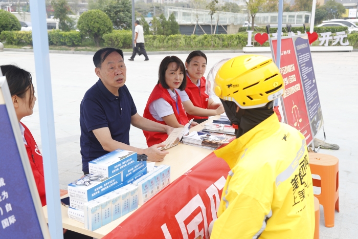 图为：开封仲裁委员会积极开展普法宣传活动-FZ100211471641